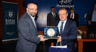 Bursa'da 'Aile ve Medeniyet' paneline yoğun ilgi