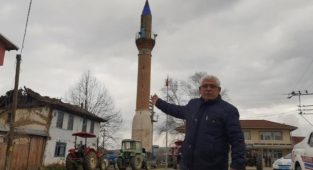 Camisiz minareyi görenler inanamıyor