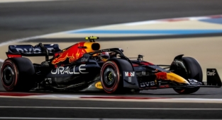 F1 Suudi Arabistan'da kazanan Verstappen