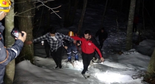 Gençler 2 saat süren kurtarma operasyonuyla kurtarıldı
