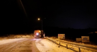 İnegöl'de gece boyunca kar mesaisi