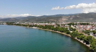İznik Gölü’nde kar bereketi