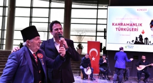 Kahramanlık türküleri coşturdu
