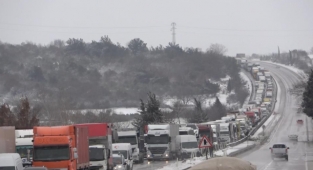 Karda kaza yaptı Bursa İzmir karayolu kapandı