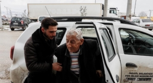 Karda mahsur kalan hasta, hastaneye ulaştırıldı
