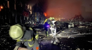 Kiev'de enkaz altında kalan siviller için kurtarma çalışmaları sürdürülüyor