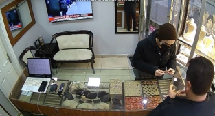 Kuyumcuyu soyan şüpheli saniye saniye görüntülendi