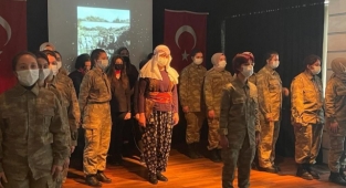 Lise öğrencilerinden duygulandıran Çanakkale etkinliği