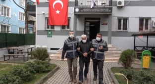 Makatına uyuşturucu sakladı,polisten saklayamadı