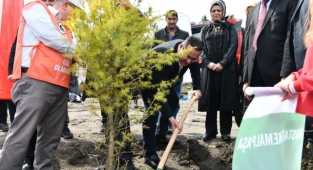 Mustafakemalpaşa'da miniklerden 15 bin fidan