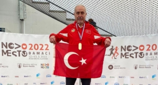 Nilüfer’in veteran atleti Kaçar’dan bir şampiyonluk daha
