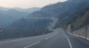 Orhaneli ve Keles yoluna çelik bariyer