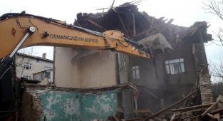 Osmangazi’de metruk bina temizliği