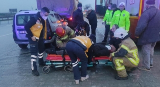 Otomobil kamyona arkadan çarptı, yaşlı adam ağır yaralandı
