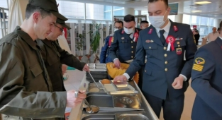 Sağlık çalışanlarına Çanakkale menüsü