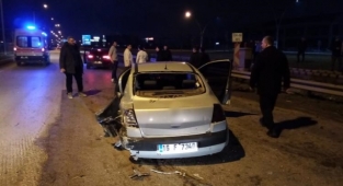 Sollarken 2 araca çarptı: 2 yaralı