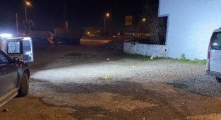 Tartıştığı kişiyi silahla vurdu polise teslim oldu