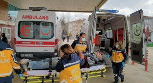 Üçüncü kattan düşen işçi ağır yaralandı