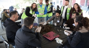 Üniversite kampüsü tohum toplarıyla yeşerecek