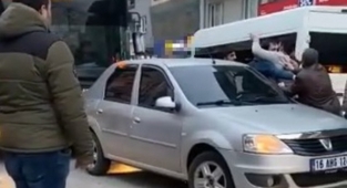 Yol verme kavgası kamerada