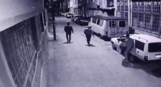 3 kişi gelip otomobili böyle çaldılar