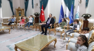 Ana Kucağı öğrencilerinden 23 Nisan kutlama filmi
