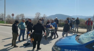 Baba ve kızının yaralandığı kaza kamerada