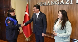 Başkan Dündar esnaf, vatandaş ve personeliyle bayramlaştı