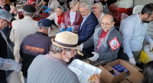 Binler aynı sofra etrafında buluştu