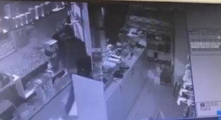 Bir ay'da ikinci kez soyuldu,zarar 100 bin lira