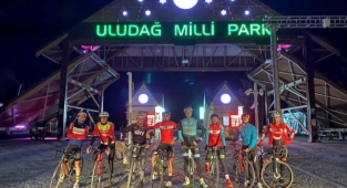 Bisikletçiler iftardan sahura pedal çevirdi.
