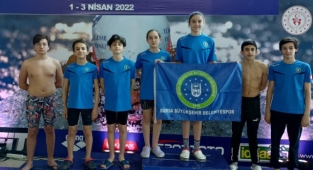 Bursalı yüzücüler Trabzon’dan madalya ile döndü