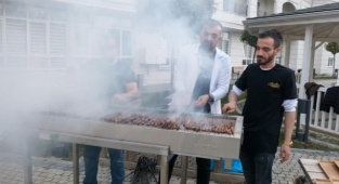 Ciğerci'den Huzurevi sakinlerine ziyafet