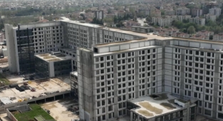 Dev sağlık kompleksi hızla yükseliyor