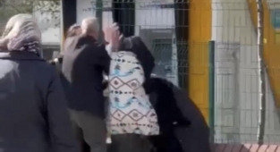 Dilencilerin tekme tokatlı ‘’bölge’’ kavgası