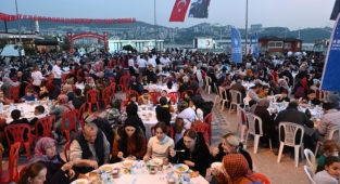 Gemlik’te denize nazır iftar
