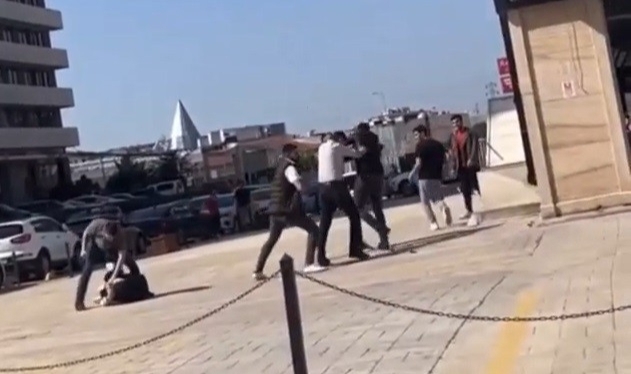 Gençlerin ’’kız’’ kavgası, kamerada
