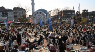 İftar sofraları Demirtaş’ta kuruldu