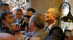 İYİ Parti'li Dikbayır ile basın mensubu arasında arbede