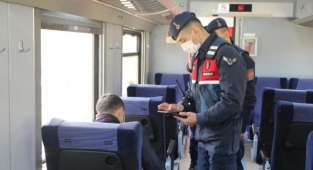 Jandarma'dan trende köpekli denetim