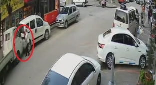 Kamyonetin bagajını açarken şoku yaşadı...