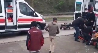 Kayganlaşan yolda otomobil takla attı : 1 ölü 1 yaralı