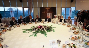 Meclis Başkanı Şentop, Bursa'da TDV'nin programına katıldı