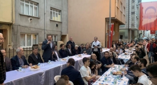 Milletvekilinden anlamlı iftar