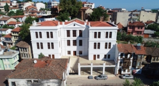 Muazzez İlmiye Çığ'ın ismi, Taş Mektep Akademi'de