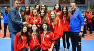 Nilüferli şampiyonlar kupalarını aldı