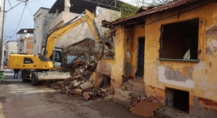 Osmangazi’de 2 metruk bina yıkıldı
