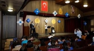 Otizm Farkındalık Günü renkli görüntülere sahne oldu