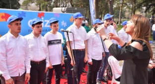 Otizmle mücadelede yüzler gülüyor