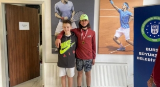 Tenis'te Büyükşehir Belediyesporlu sporculardan 2 madalya